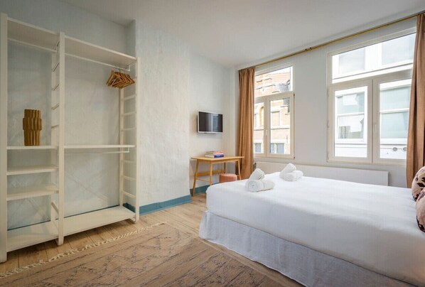2 bedrooms, desk, soundproofing, iron/ironing board