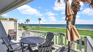 Outdoor dining - Oceanfront, stunning, renovated, Guests love it! (Ponte Vedra Beach)