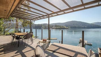 屋外ダイニングエリア