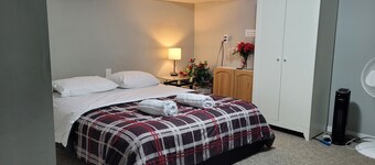 Large room in the basement. Close to perimeter highway n University of Manitoba.