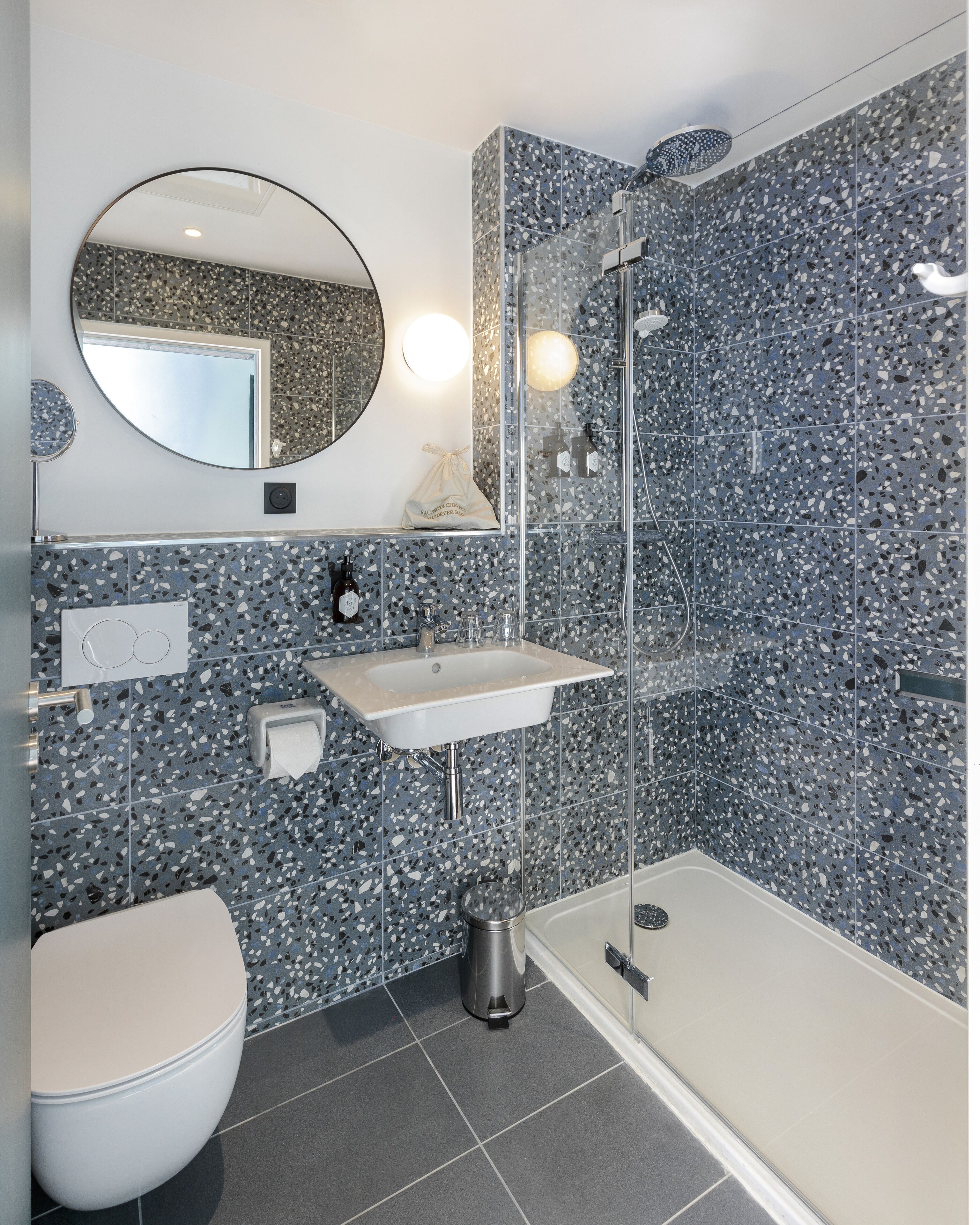 Photo - Corneille - Entrée autonome, réception en ligne - Encore Mieux