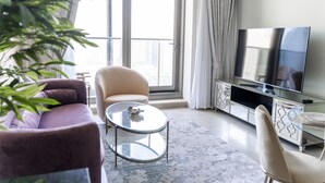 Comfort Apartment | Living area - High floor flat with waterfront view (Dubai)