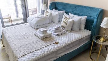 Comfort Apartment | 1 bedroom, in-room safe, blackout drapes, iron/ironing board