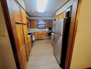 Refrigerador, microondas, horno y parrilla de estufa 