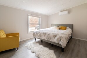 2 bedrooms, iron/ironing board, travel cot, free WiFi