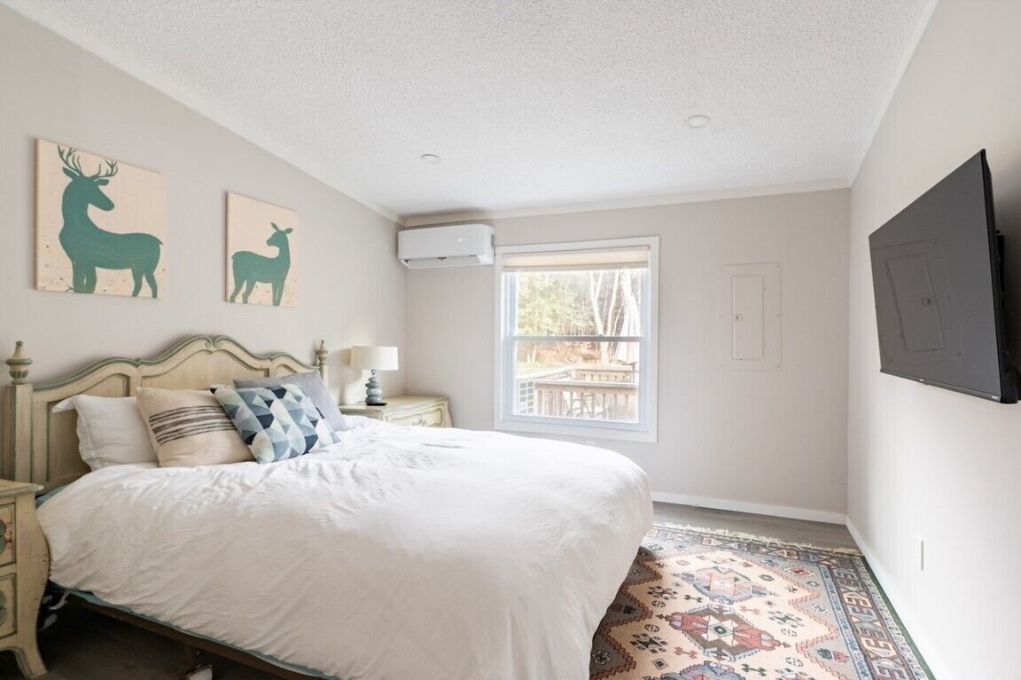 2 bedrooms, iron/ironing board, travel crib, free WiFi