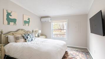 2 bedrooms, iron/ironing board, travel crib, free WiFi