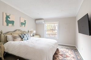 2 bedrooms, iron/ironing board, travel cot, free WiFi