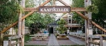 EV Modern Cozy Waterfront Cottage with Fireplace