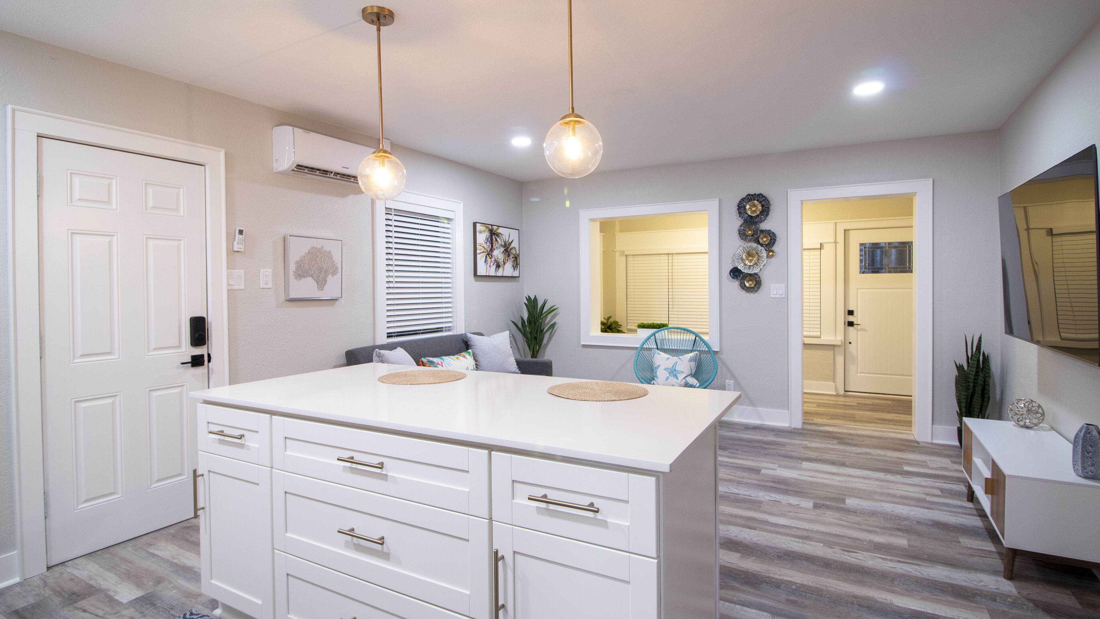 Beachy chic gulfport cottage