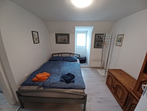 1 bedroom, iron/ironing board, travel crib, WiFi