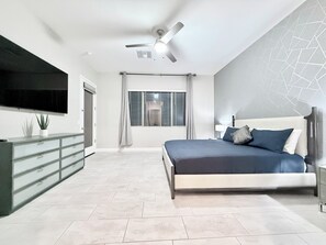 3 soverom, skrivebord, strykejern/-brett og wi-fi (inkludert)