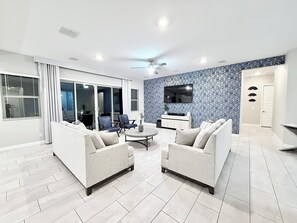 Smart TV, fireplace, stereo