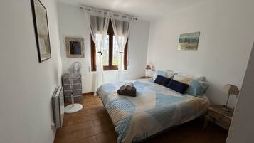 2 slaapkamers, reisbedje, gratis wifi, beddengoed