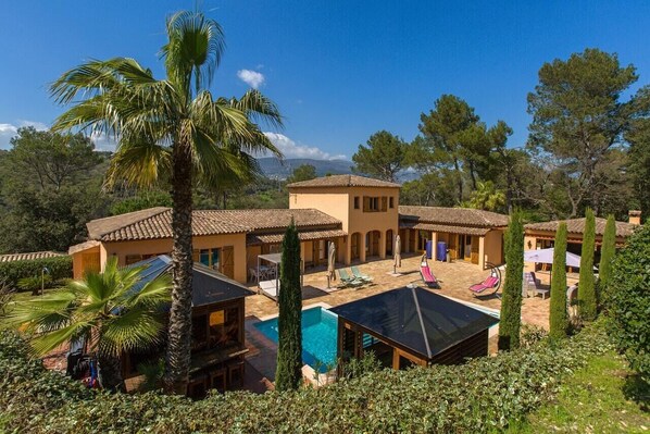 Piscine extérieure, piscine chauffée