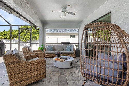 4-Bedroom Waterfront Family Retreat with Heated Pool & Game Room