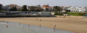 T2 apartment with garden and parking, ROYAN, near seafront