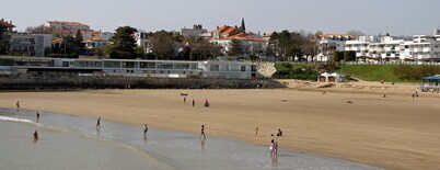 T2 apartment with garden and parking, ROYAN, near seafront