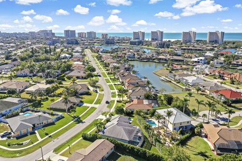 Pet-Friendly Home | Walk to Beach & Restaurants