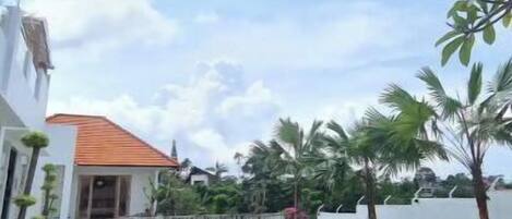 حمّام سباحة خارجي