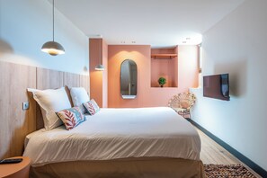 4 bedrooms, iron/ironing board, bed sheets