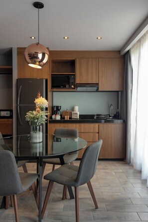 Signature Double Room | Dining room - Suites Mine (Mexico City)