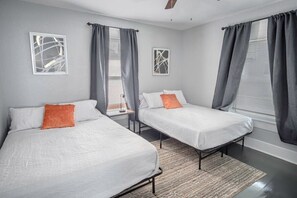 3 bedrooms, iron/ironing board, WiFi, bed sheets