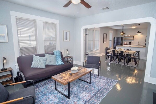 テレビ、書斎 / ワークスペース