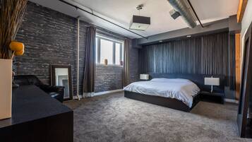 3 habitaciones, tabla de planchar con plancha, wifi y ropa de cama