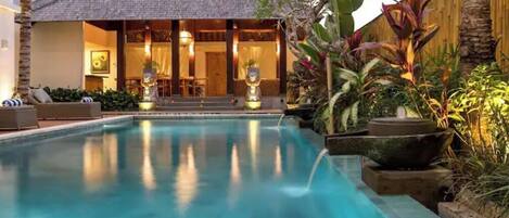 حمّام سباحة خارجي