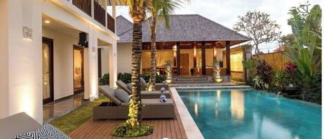 حمّام سباحة خارجي