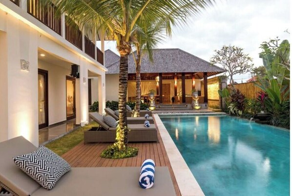 Outdoor pool - Lotus Villa 4 Bedroom in Central Berawa/ Canggu (Bali)