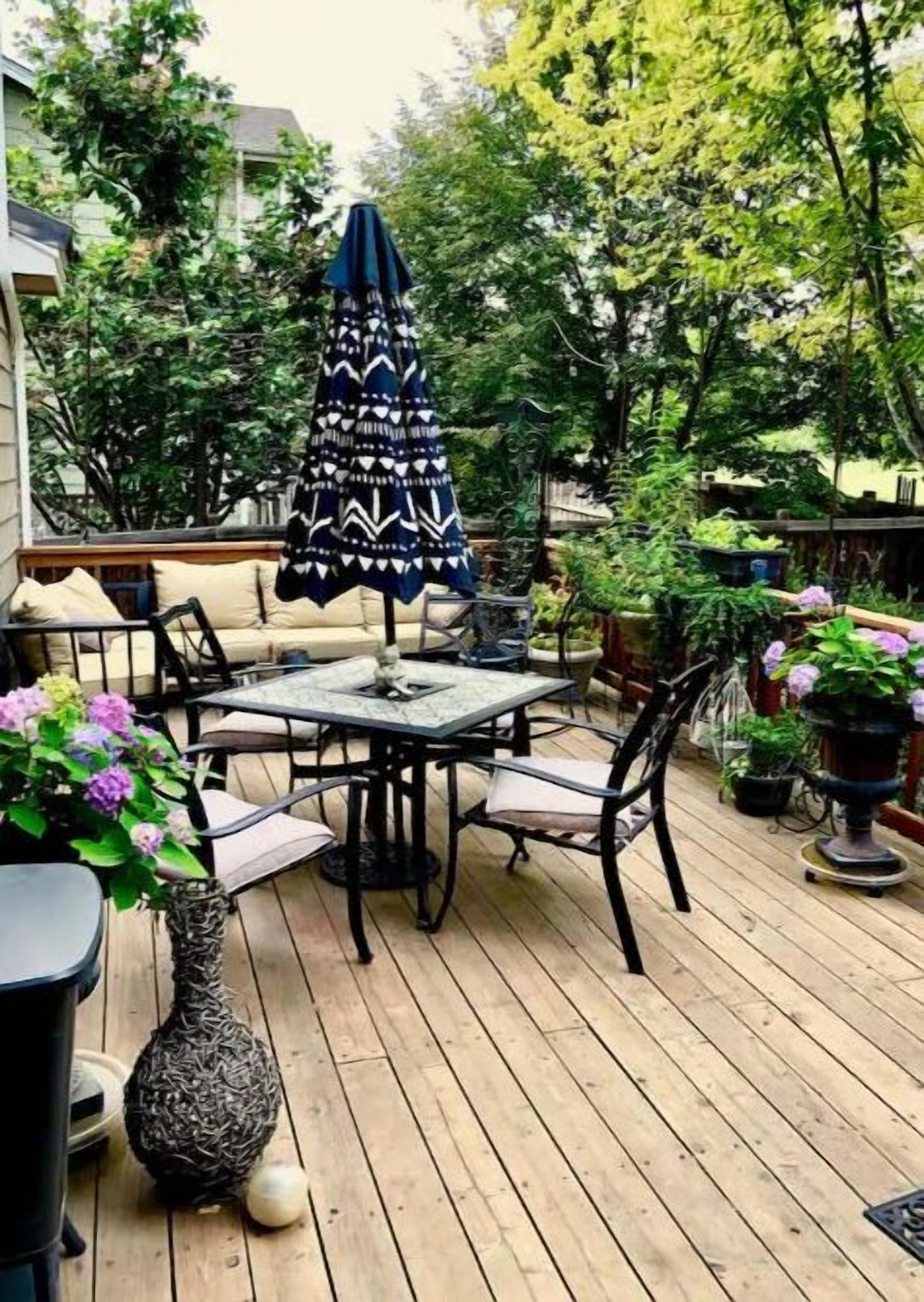 屋外ダイニングエリア