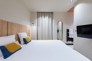 2 bedrooms, iron/ironing board, bed sheets