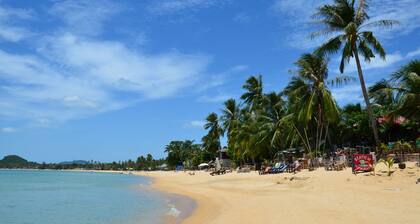 Wooden house short walk from Mae Nam beach