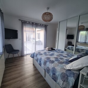 3 bedrooms, iron/ironing board, travel crib, free WiFi