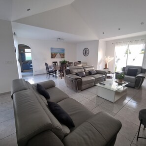 Smart TV, ping pong, books