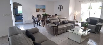 Bright 138m2 house near the ocean