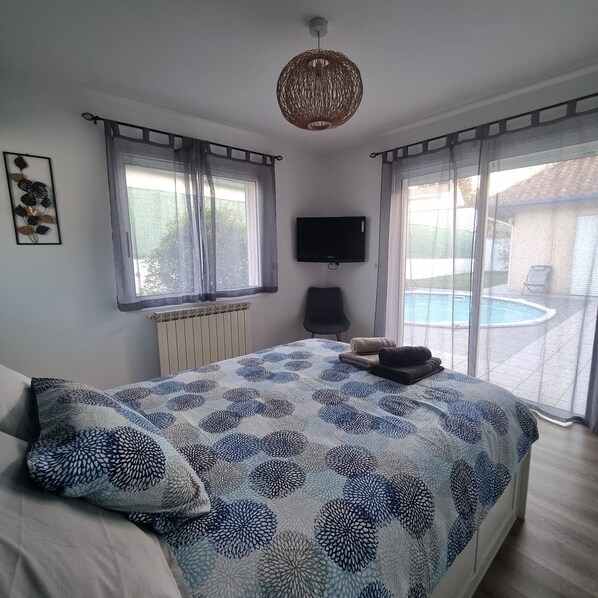 3 bedrooms, iron/ironing board, travel cot, free WiFi