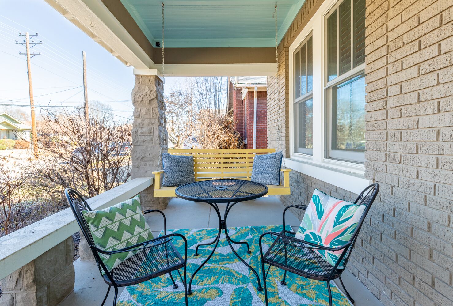 Retro Bungalow in Hip Historic Cooper-Young