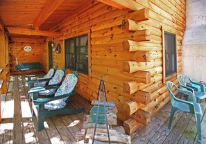 Terrace/patio - Poconos Log Cabin Getaway (Lehighton)