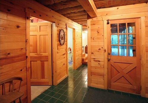 Poconos Log Cabin Getaway