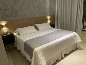 Deluxe-Doppelzimmer, 1 King-Bett, Poolblick