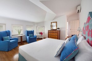 6 bedrooms, in-room safe, desk, iron/ironing board