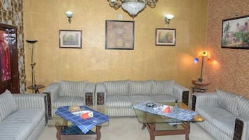 Área de estar no saguão