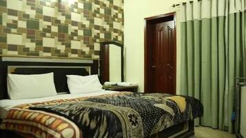 Standard Double Room | Iron/ironing board, free WiFi, bed sheets
