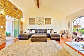 Smart TV, fireplace, ping pong - 20% Off June 1-5! Perfect 4 Families Pool, Jacuzzi (Temecula)