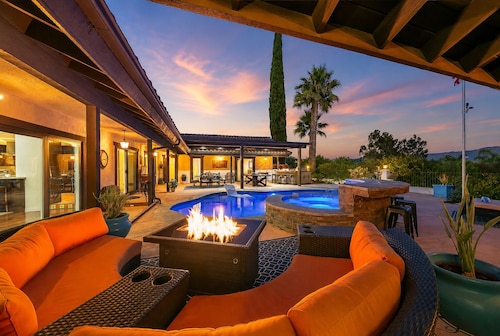 20% Off June 1-5! Perfect 4 Families Pool, Jacuzzi