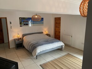 5 Schlafzimmer, Bügeleisen/Bügelbrett, Reisekinderbett, WLAN