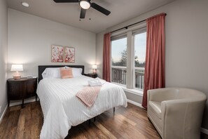 4 bedrooms, desk, iron/ironing board, free WiFi - Vineyard Vista | Close to Wineries, Lakes, & More! Sleeps 10 w/Hot Tub (Clements)